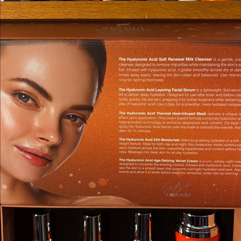 Hyaluronic Acid Age-Defying Ritual Set - Picture 5 of 6